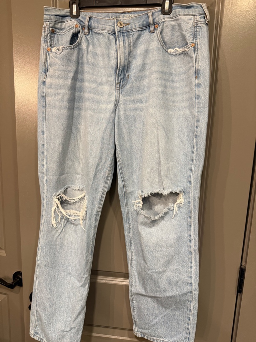 American Eagle Outfitters Light Blue Distressed Boyfriend Jeans